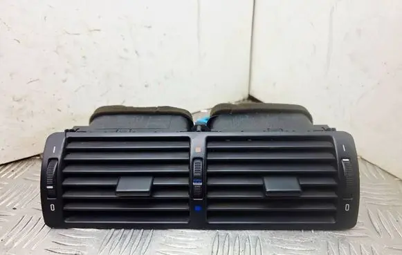 BMW 5 E39 Dash center air vent grill 8391179 8361895