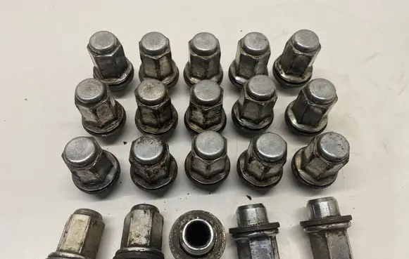 Toyota Avensis T250 Nuts/bolts 