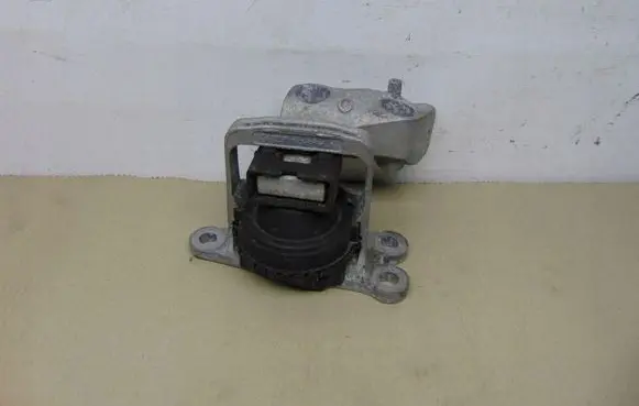 Nissan X-Trail T31 Engine mount vacuum valve 112114BA0A