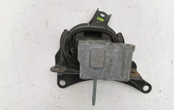 Toyota C-HR I Engine mount bracket