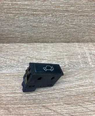 BMW 5 E39 Tailgate opening switch 8365579 03052500