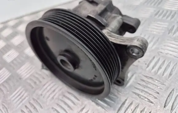 Mercedes-Benz C W204 Power steering pump A0064667501