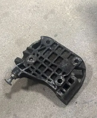 Volkswagen Touareg I Generator/alternator bracket 059903143P