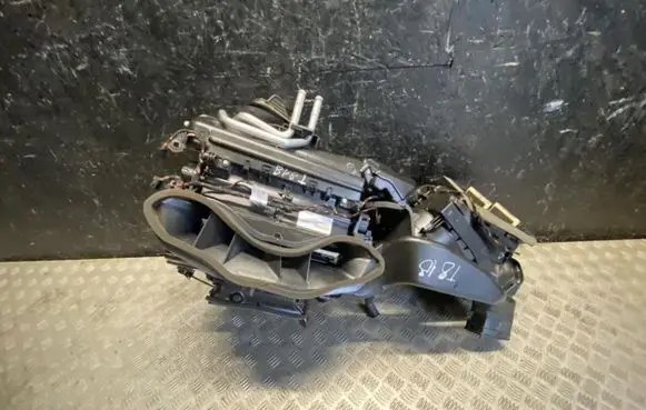 Audi A5 8T 8F Interior heater climate box assembly housing 8W1820005AF