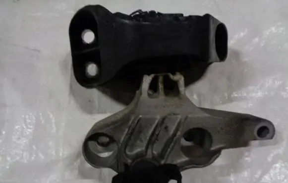 Renault Captur Engine mount vacuum valve 112845638R