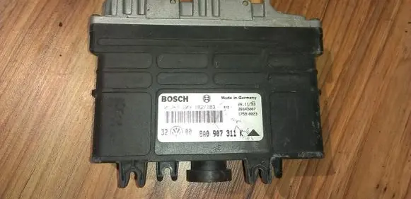 Volkswagen Golf III Engine control unit/module 0261203182 8a0907311k