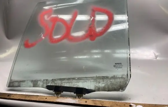 Honda CR-V Rear door window glass 43R007951