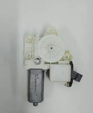 Toyota Avensis T250 Front door window regulator motor T0Y223W 999060101 101030604
