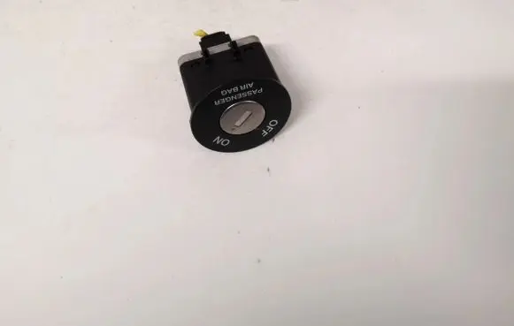 Passenger airbag on/off switch