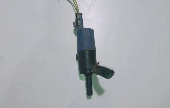 Citroen C5 Headlight washer pump 8200331654