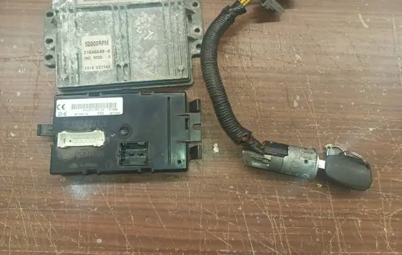 Renault Trafic II (X83) Engine ECU kit and lock set P8200461556 8200164728 8200153837