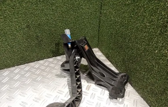 Opel Movano B Clutch pedal 070112 8200168239 465034965R