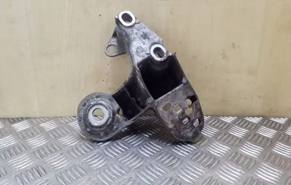 Audi A4 S4 B6 8E 8H Engine mounting bracket 8E0199351