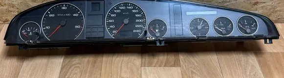 Audi A6 S6 C4 4A Speedometer (instrument cluster) 8831129