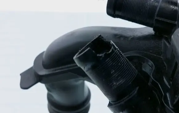 Thermostat/thermostat housing