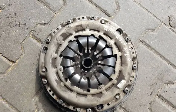 Nissan Qashqai Dual mass flywheel III302100495RIII 302100495R