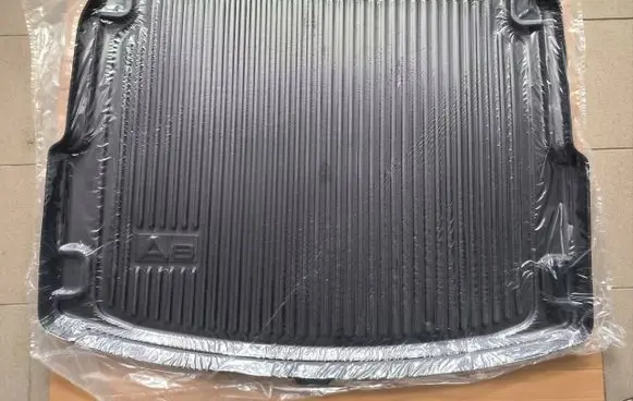 Audi A8 S8 D4 4H Rubber trunk/boot mat liner 4H0061180