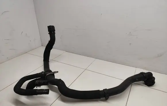 Peugeot 308 Coolant pipe/hose 