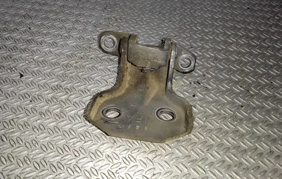 Subaru Forester SH Front door upper hinge