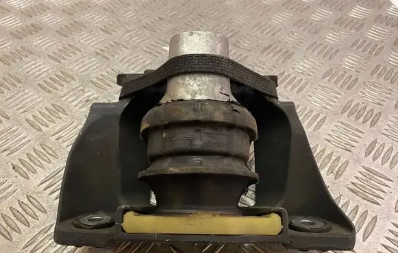Volvo XC90 Engine mount bracket 31480353 326F22