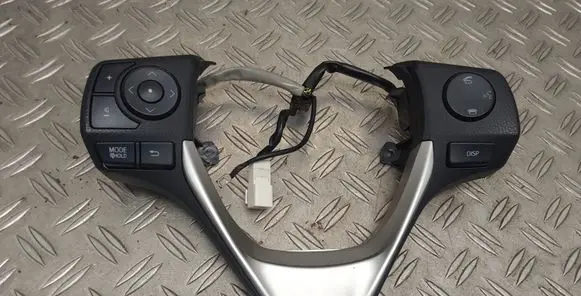 Toyota Auris E180 Steering wheel buttons/switches 