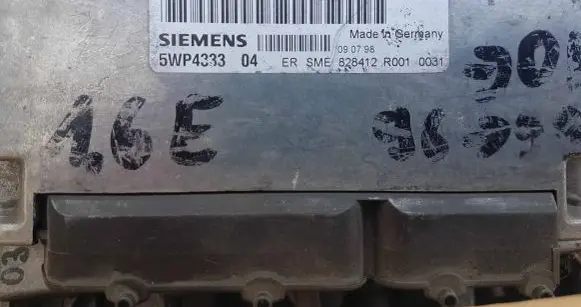 Audi A4 S4 B5 8D Engine control unit/module 3B0907557B 5WP433304