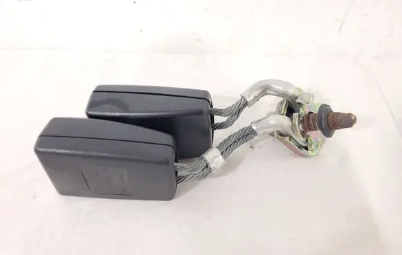 Volkswagen Golf V Middle seatbelt buckle (rear) 1K0857739D