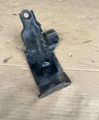 Volvo XC60 Radiator mount bracket 31261931 BC9CC