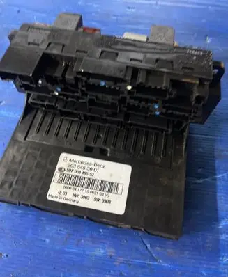 Mercedes-Benz C W203 Fuse module 74450400 5DK00848552 2035453001