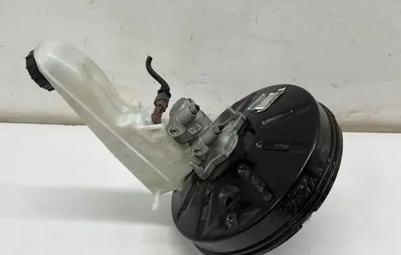 Opel Vivaro Brake booster 9832823280
