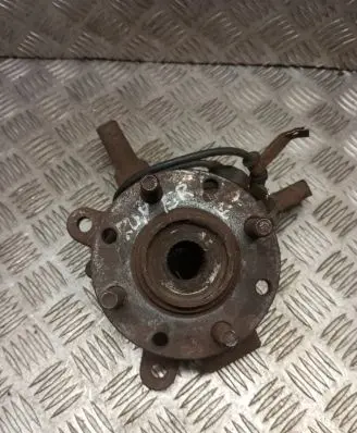 Mitsubishi Space Runner Front wheel hub