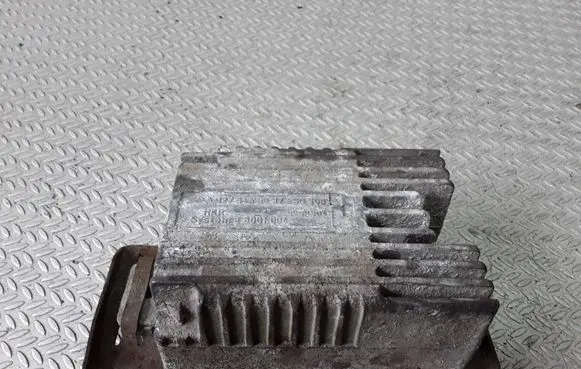 Mercedes-Benz A W168 Coolant fan relay A0275458032