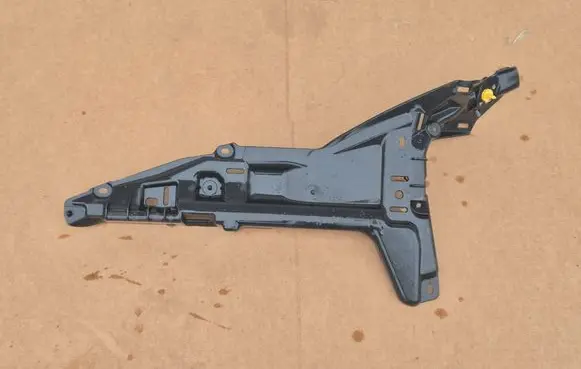 Tesla Model S Bumper support mounting bracket corner 100927200F