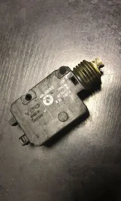 BMW 3 E36 Central locking motor 8361140
