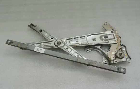 Mitsubishi Outlander Rear window lifting mechanism without motor 5743A240