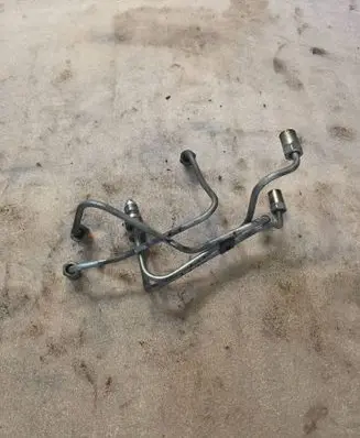 Toyota RAV 4 (XA20) Fuel injector supply line/pipe 