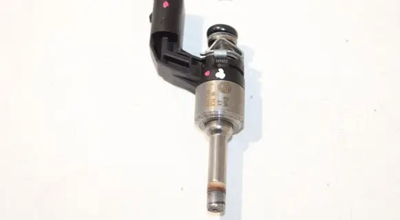 Skoda Octavia Mk2 (1Z) Fuel injector 03C906036M