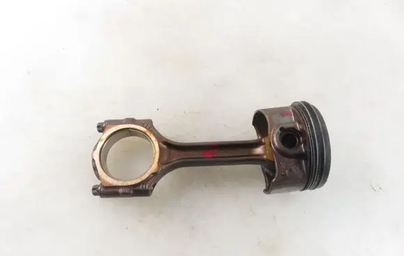 Opel Zafira C Piston with connecting rod 