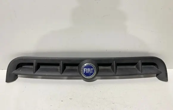 Fiat Doblo Front bumper upper radiator grill 735268388