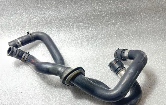 Engine coolant pipe/hose