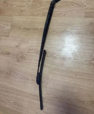 Toyota Prius (XW20) Front wiper blade arm