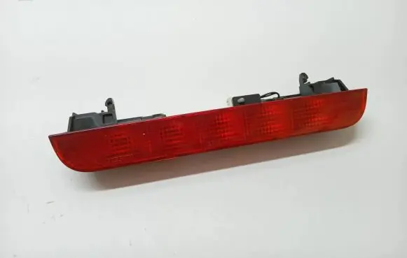 Nissan X-Trail T30 Third/center stoplight P1842