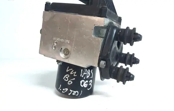 Volkswagen PASSAT B6 ABS Pump 3C0614095M 15747702