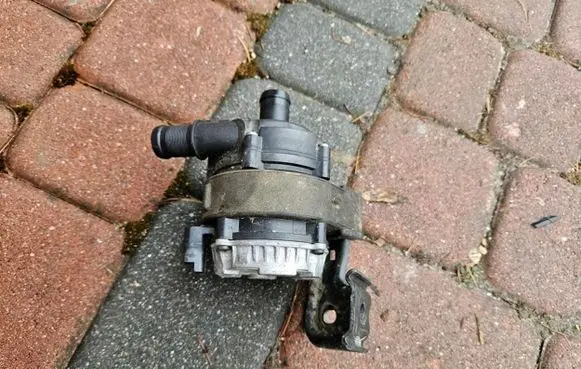 Renault Trafic III (X82) Electric auxiliary coolant/water pump 210100113R
