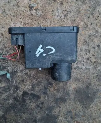 Audi A6 S6 C4 4A Central locking vacuum pump 
