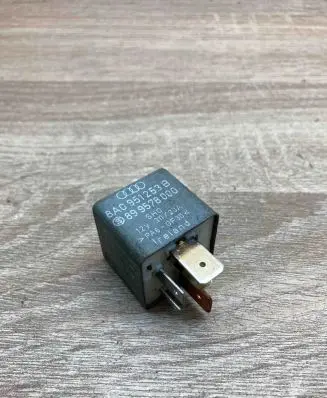 Audi A6 S6 C4 4A Other relay 8A0951253B 899578000