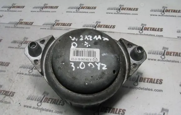 Mercedes-Benz E W212 Engine mount bracket A2042405017