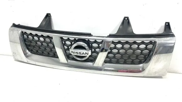 Nissan Navara D40 Front bumper upper radiator grill 62310VK000