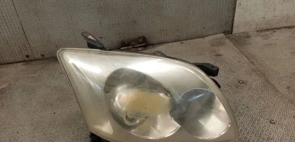 Toyota Avensis T250 Headlight/headlamp