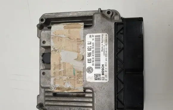 Volkswagen Golf V Engine control unit/module 03G906021QJ 0281014064